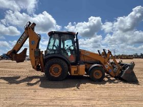 2015 CASE 580SN Backhoe Loader