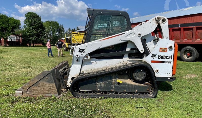 
								2013 Bobcat T650 Compact Track Loader full									