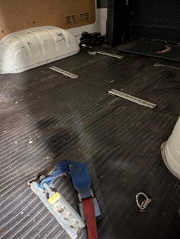 
										2010 TOYOTA HIACE LWB 4 SP Auto full									